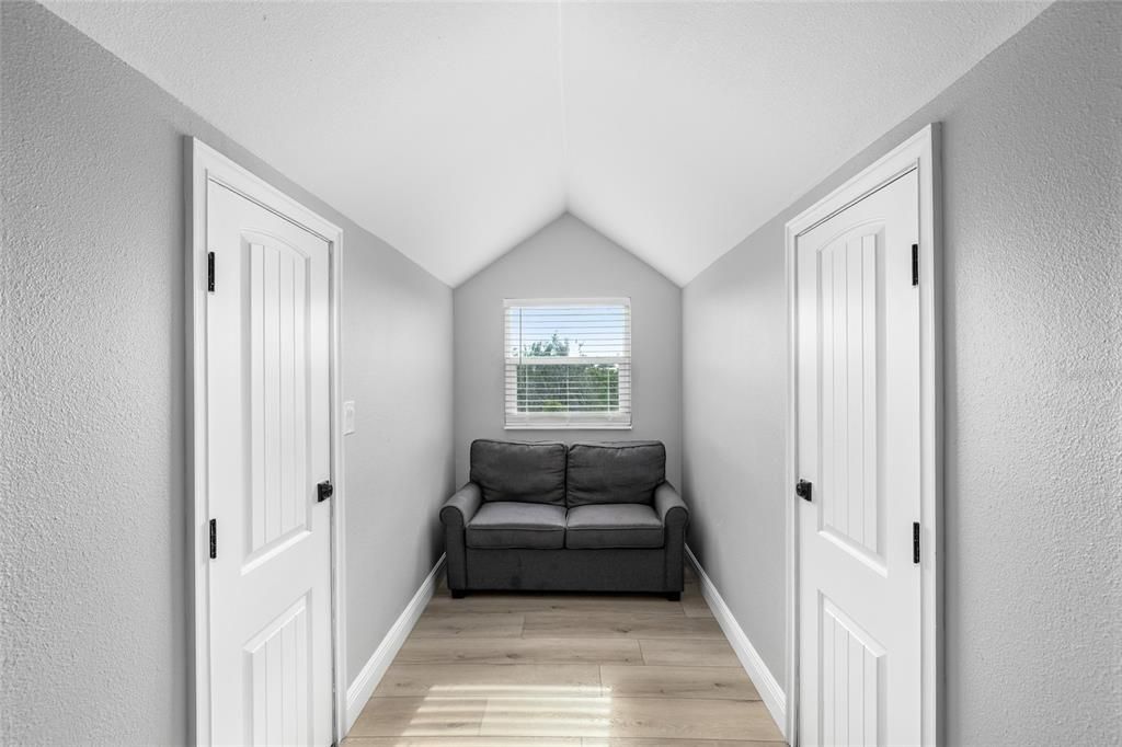 For Sale: $1,350,000 (2 beds, 2 baths, 1586 Square Feet)