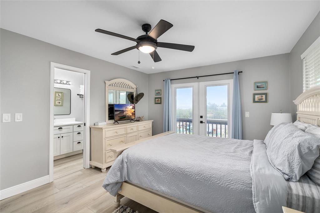 For Sale: $1,350,000 (2 beds, 2 baths, 1586 Square Feet)