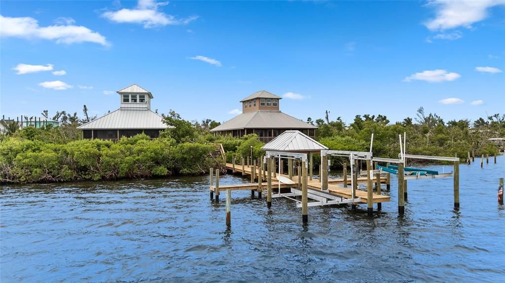 For Sale: $1,350,000 (2 beds, 2 baths, 1586 Square Feet)