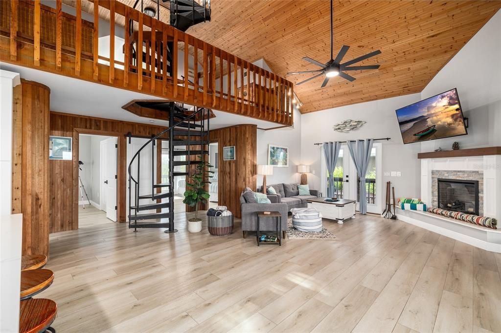 For Sale: $1,350,000 (2 beds, 2 baths, 1586 Square Feet)