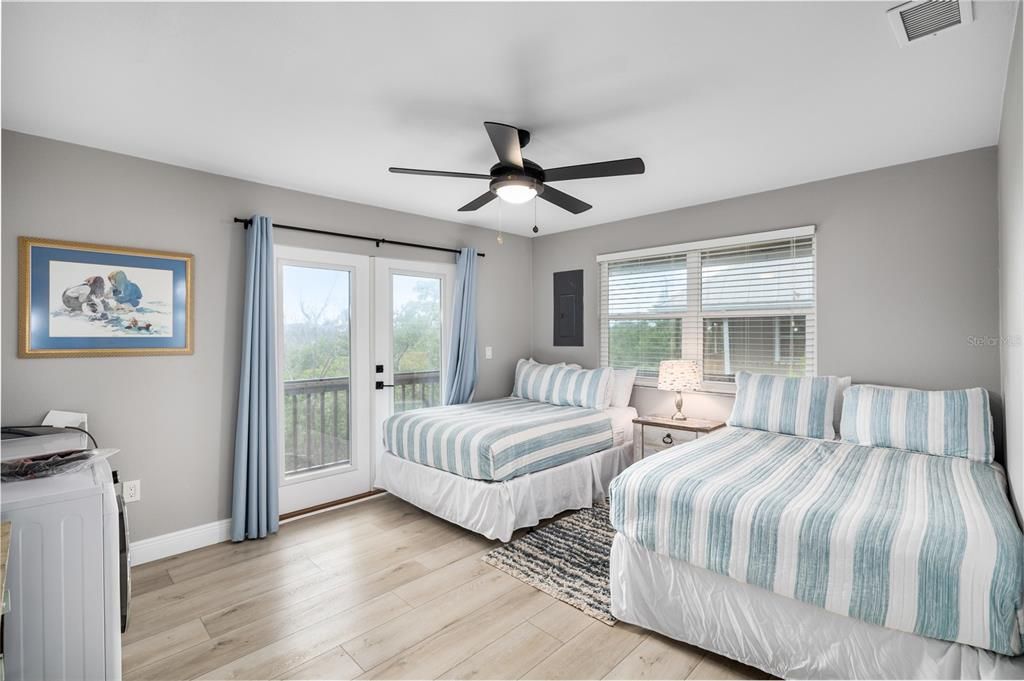 For Sale: $1,350,000 (2 beds, 2 baths, 1586 Square Feet)