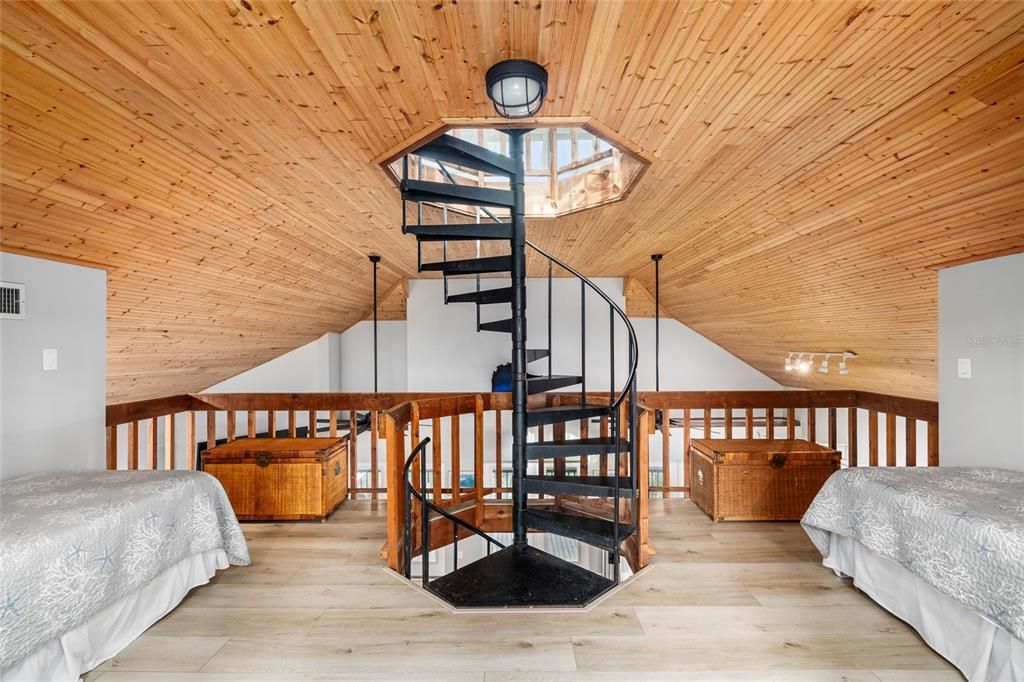 For Sale: $1,350,000 (2 beds, 2 baths, 1586 Square Feet)