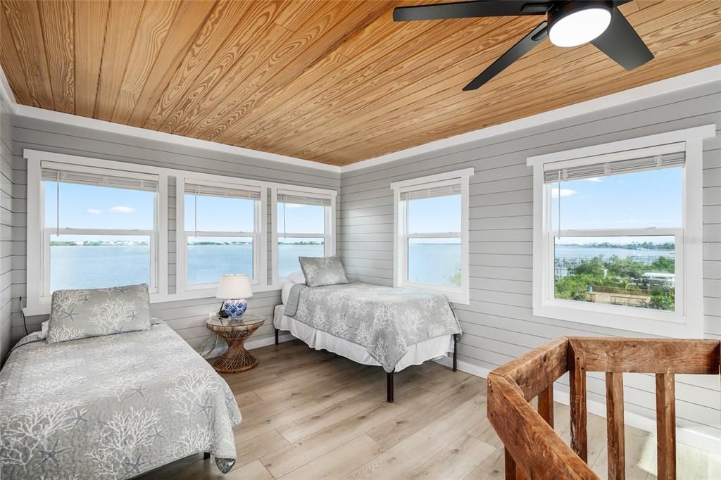 For Sale: $1,350,000 (2 beds, 2 baths, 1586 Square Feet)