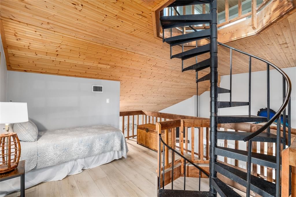 For Sale: $1,350,000 (2 beds, 2 baths, 1586 Square Feet)