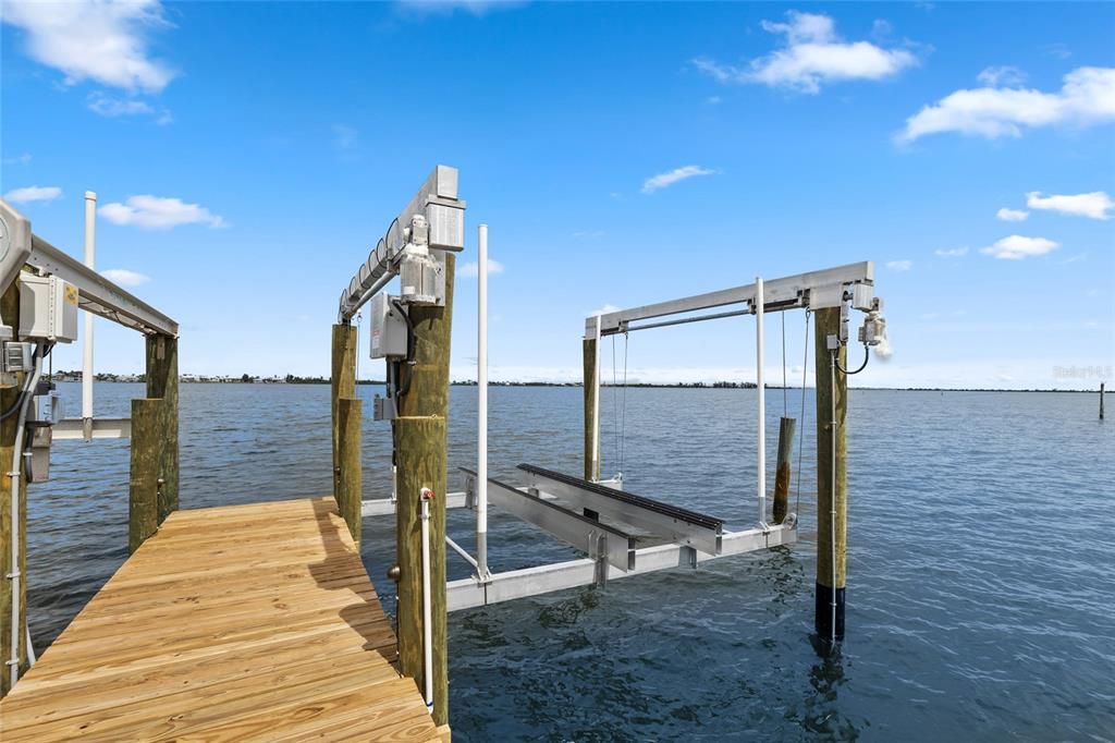 For Sale: $1,350,000 (2 beds, 2 baths, 1586 Square Feet)