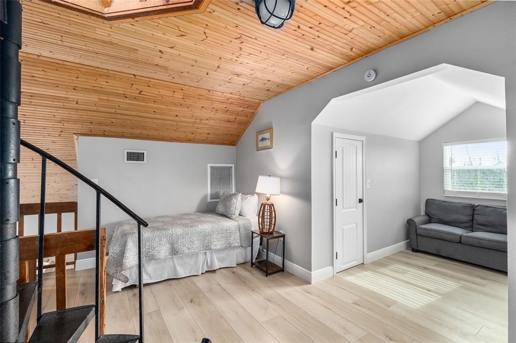 For Sale: $1,350,000 (2 beds, 2 baths, 1586 Square Feet)