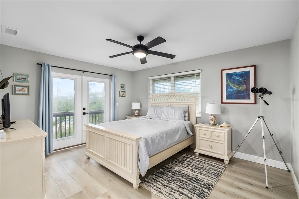 For Sale: $1,350,000 (2 beds, 2 baths, 1586 Square Feet)