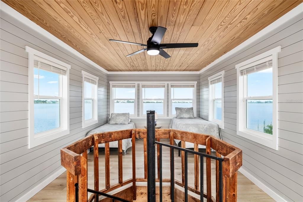 For Sale: $1,350,000 (2 beds, 2 baths, 1586 Square Feet)