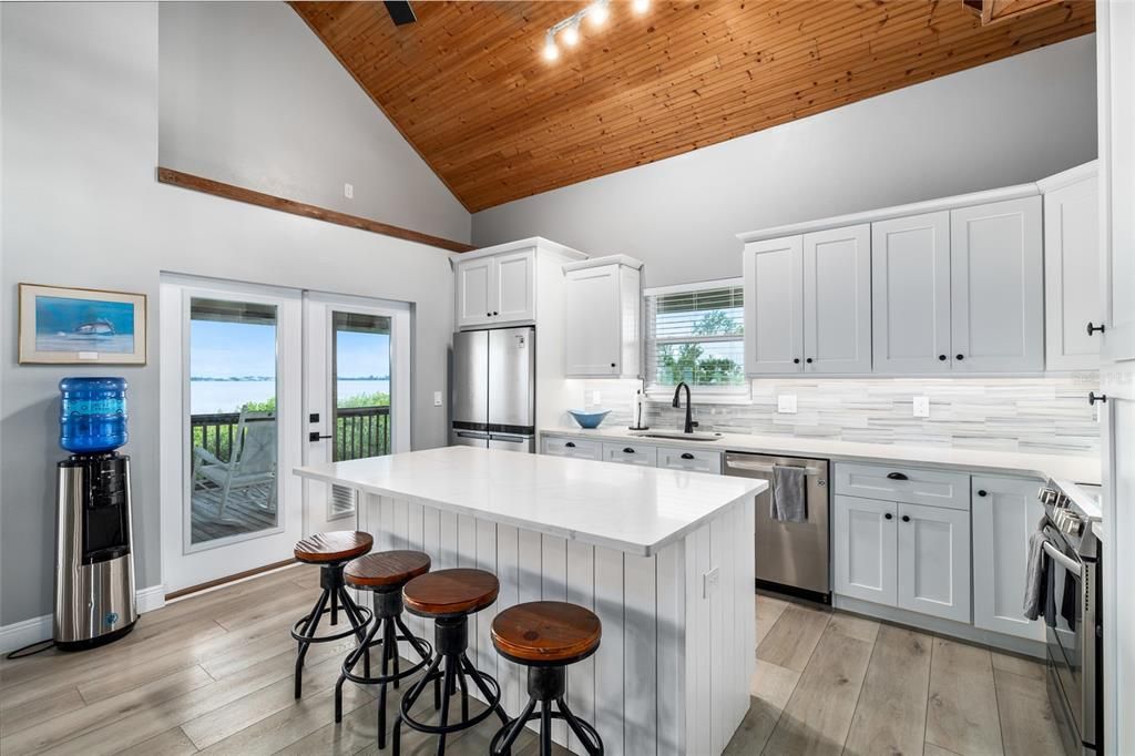 For Sale: $1,350,000 (2 beds, 2 baths, 1586 Square Feet)