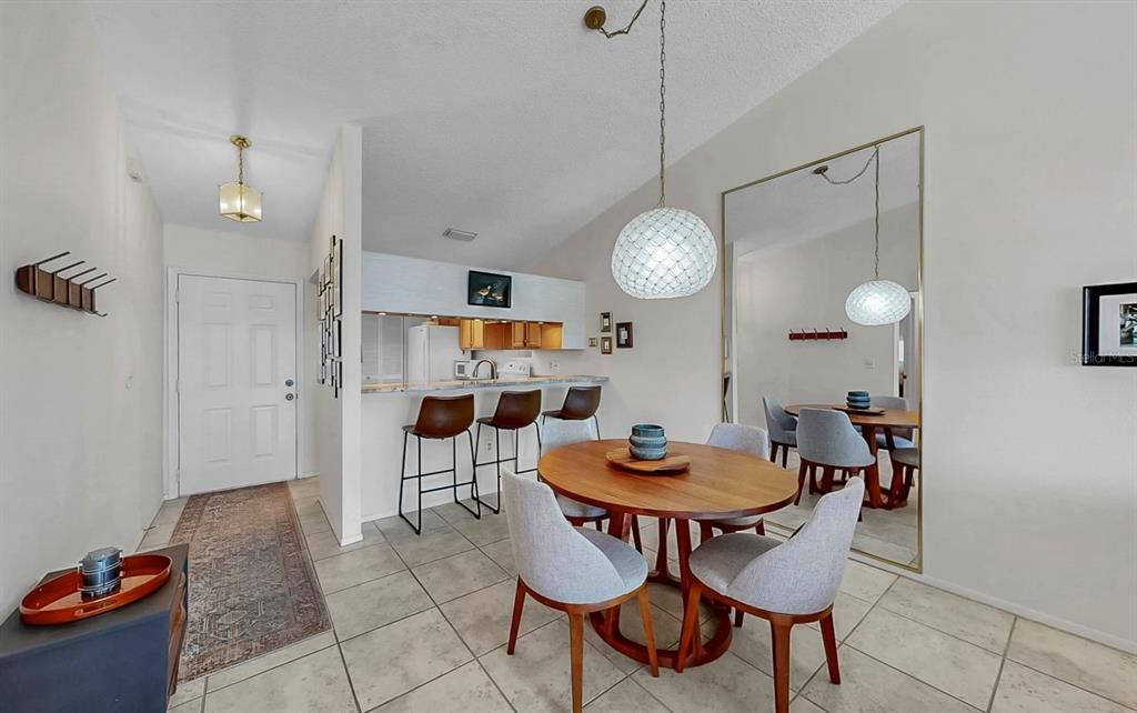 Active With Contract: $268,000 (2 beds, 2 baths, 1064 Square Feet)