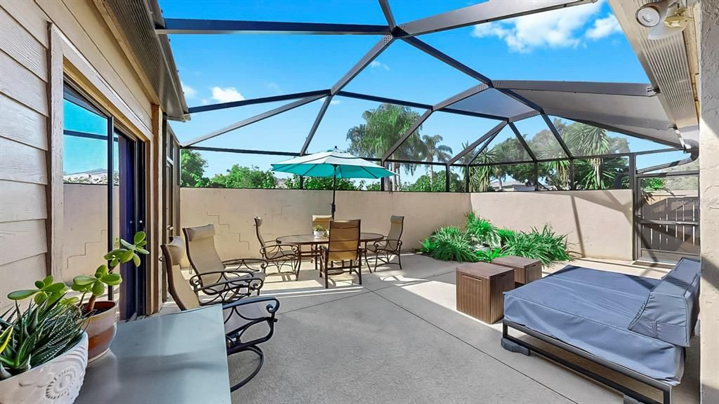 Active With Contract: $268,000 (2 beds, 2 baths, 1064 Square Feet)