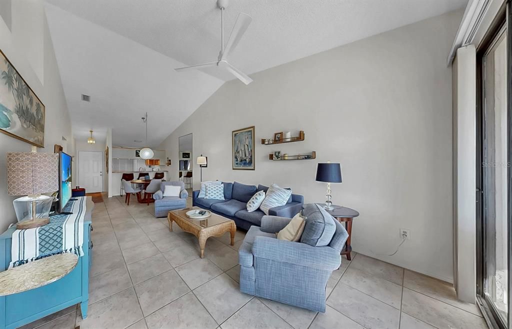 Active With Contract: $268,000 (2 beds, 2 baths, 1064 Square Feet)