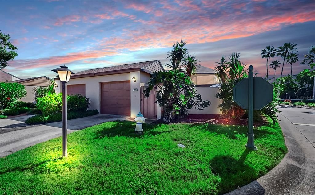 Active With Contract: $268,000 (2 beds, 2 baths, 1064 Square Feet)