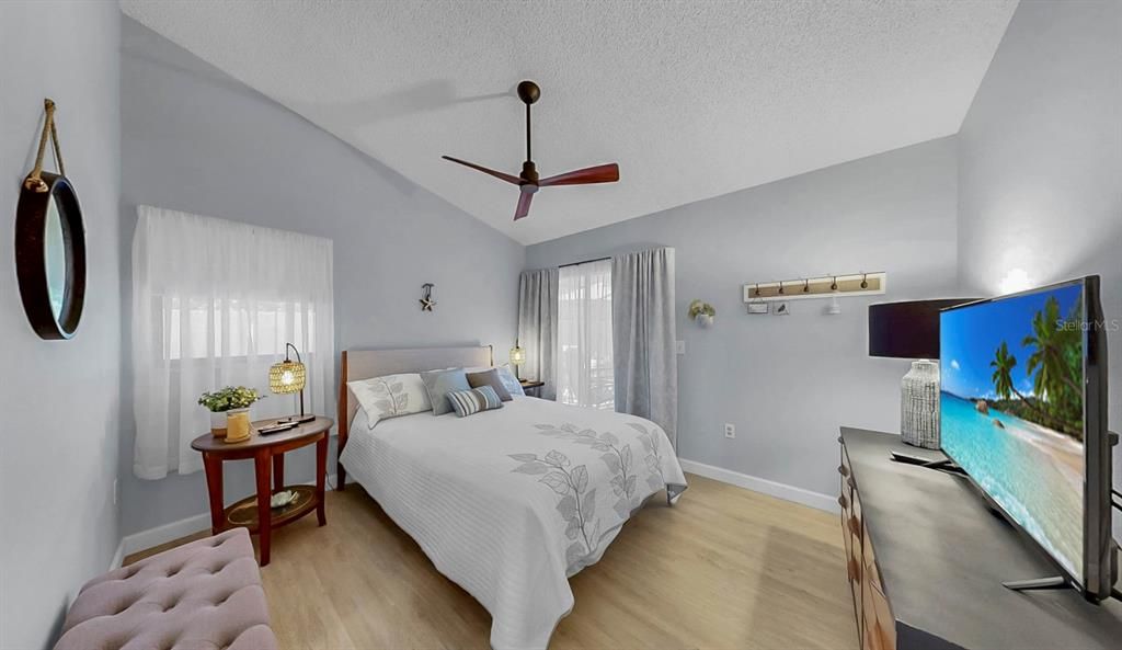 Active With Contract: $268,000 (2 beds, 2 baths, 1064 Square Feet)