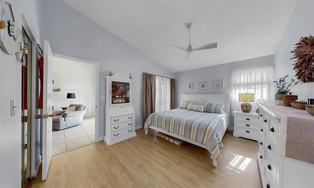 Active With Contract: $268,000 (2 beds, 2 baths, 1064 Square Feet)