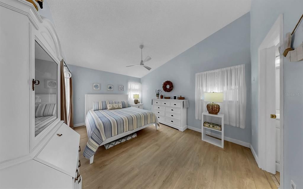 Active With Contract: $268,000 (2 beds, 2 baths, 1064 Square Feet)