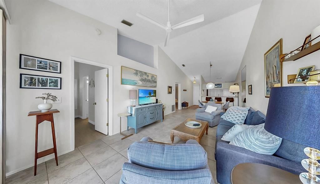 Active With Contract: $268,000 (2 beds, 2 baths, 1064 Square Feet)