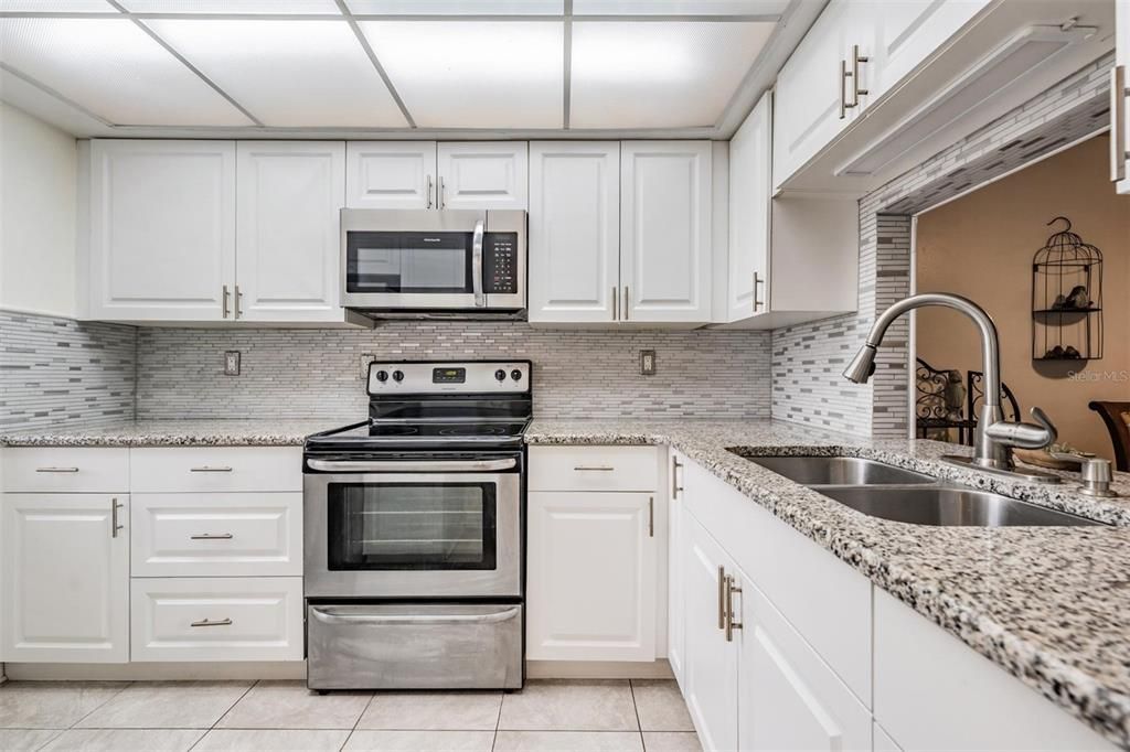 Под контрактом: $95,000 (2 спален, 2 ванн, 1064 Квадратных фут)