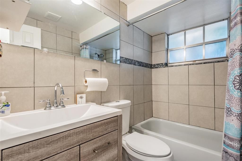 Под контрактом: $95,000 (2 спален, 2 ванн, 1064 Квадратных фут)