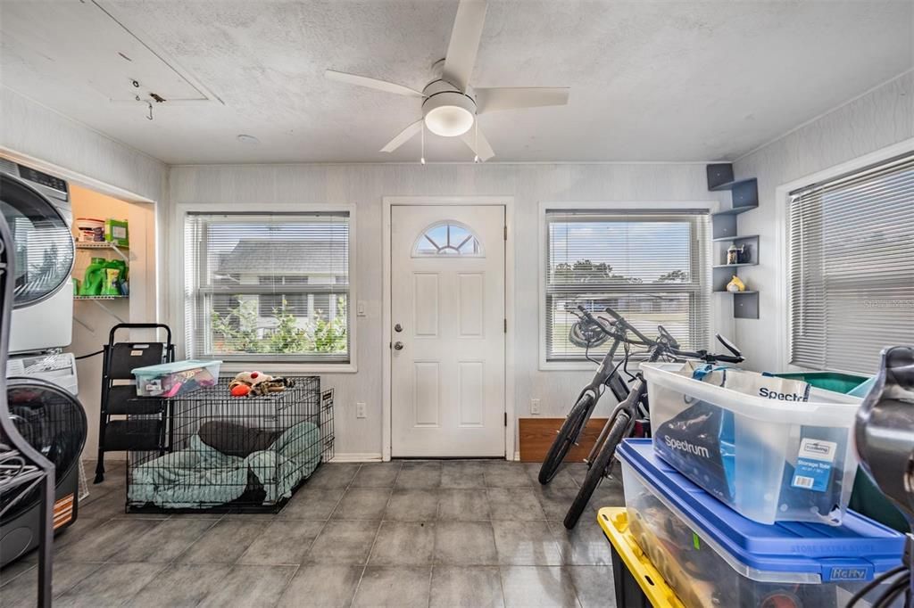 Под контрактом: $95,000 (2 спален, 2 ванн, 1064 Квадратных фут)