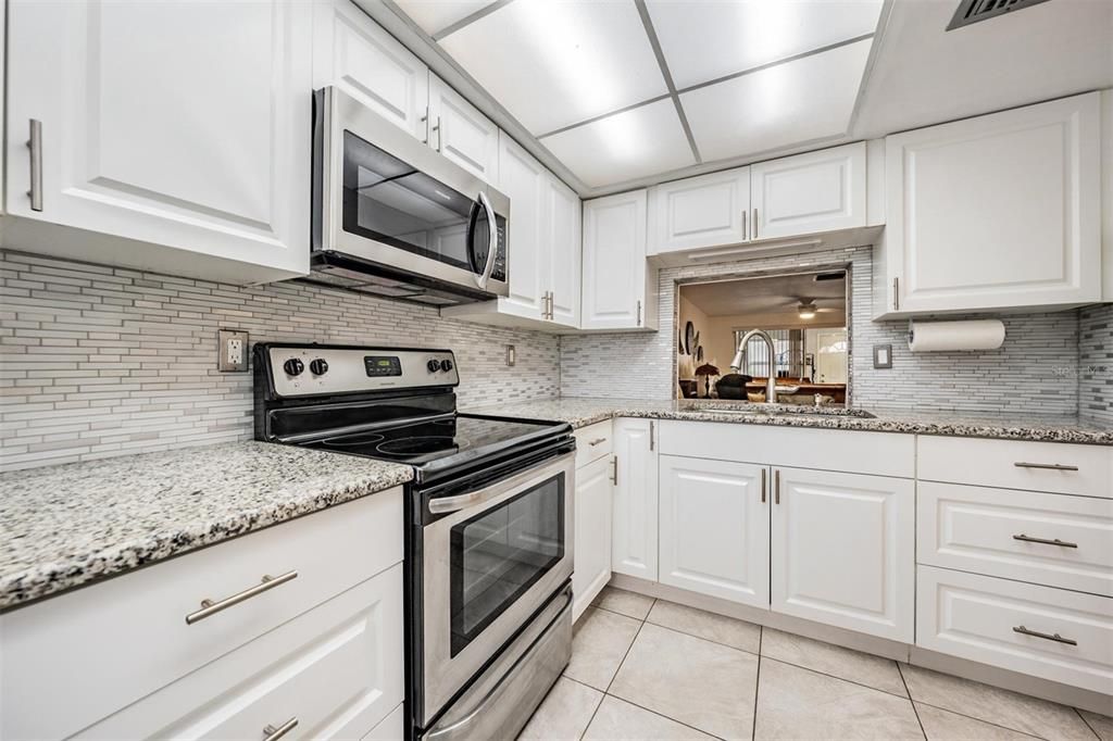 Под контрактом: $95,000 (2 спален, 2 ванн, 1064 Квадратных фут)