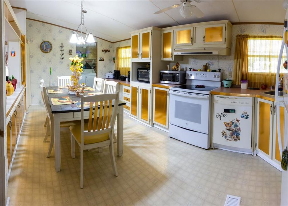 For Sale: $147,000 (3 beds, 2 baths, 1152 Square Feet)