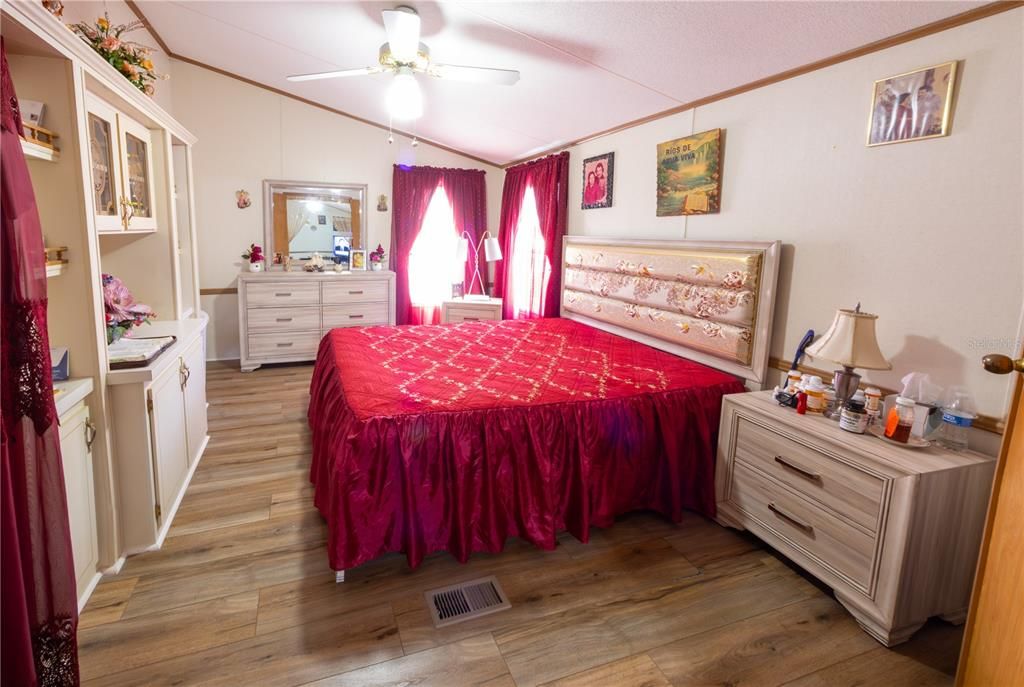 For Sale: $147,000 (3 beds, 2 baths, 1152 Square Feet)