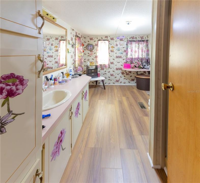 For Sale: $147,000 (3 beds, 2 baths, 1152 Square Feet)