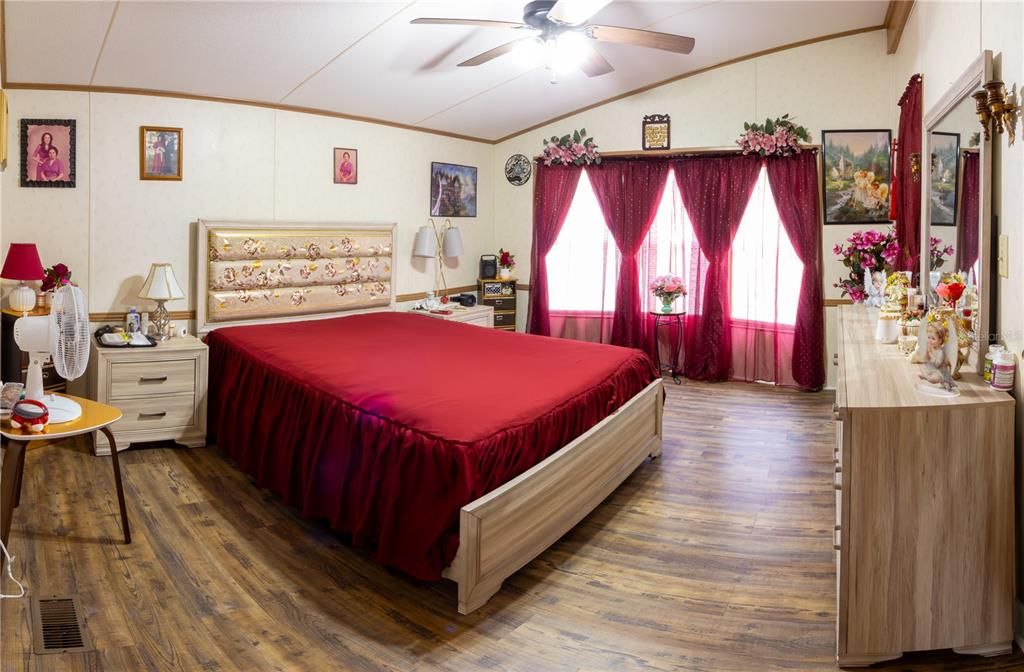 For Sale: $147,000 (3 beds, 2 baths, 1152 Square Feet)