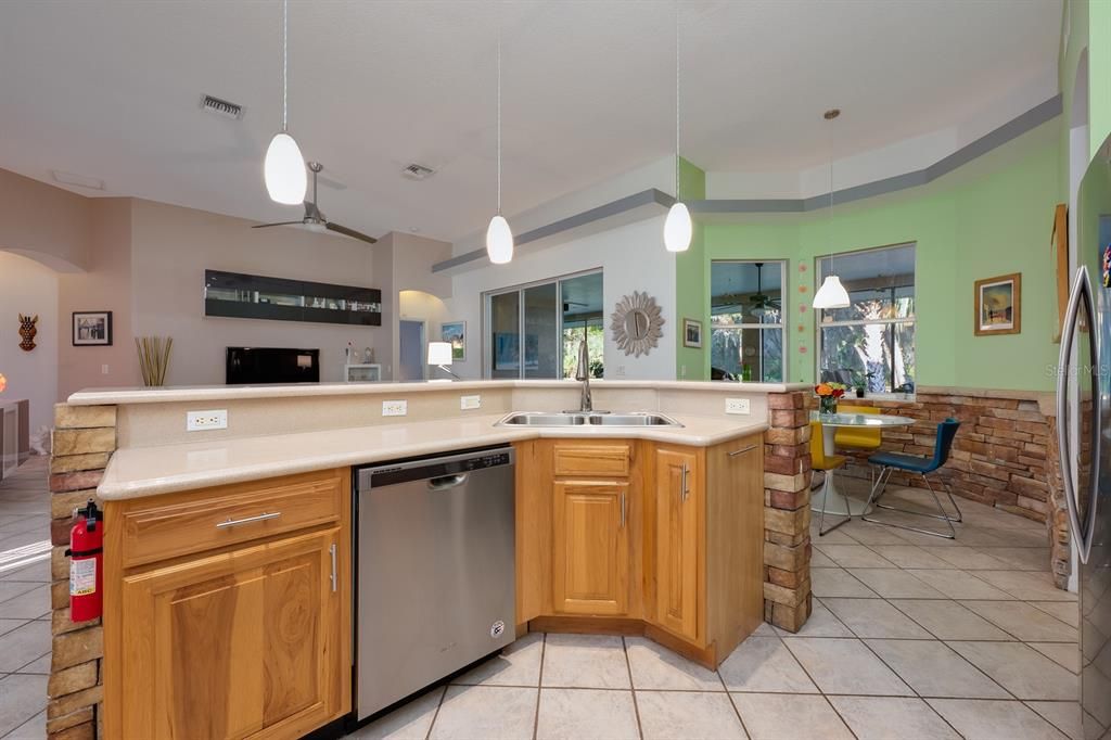 For Sale: $925,000 (4 beds, 3 baths, 2193 Square Feet)