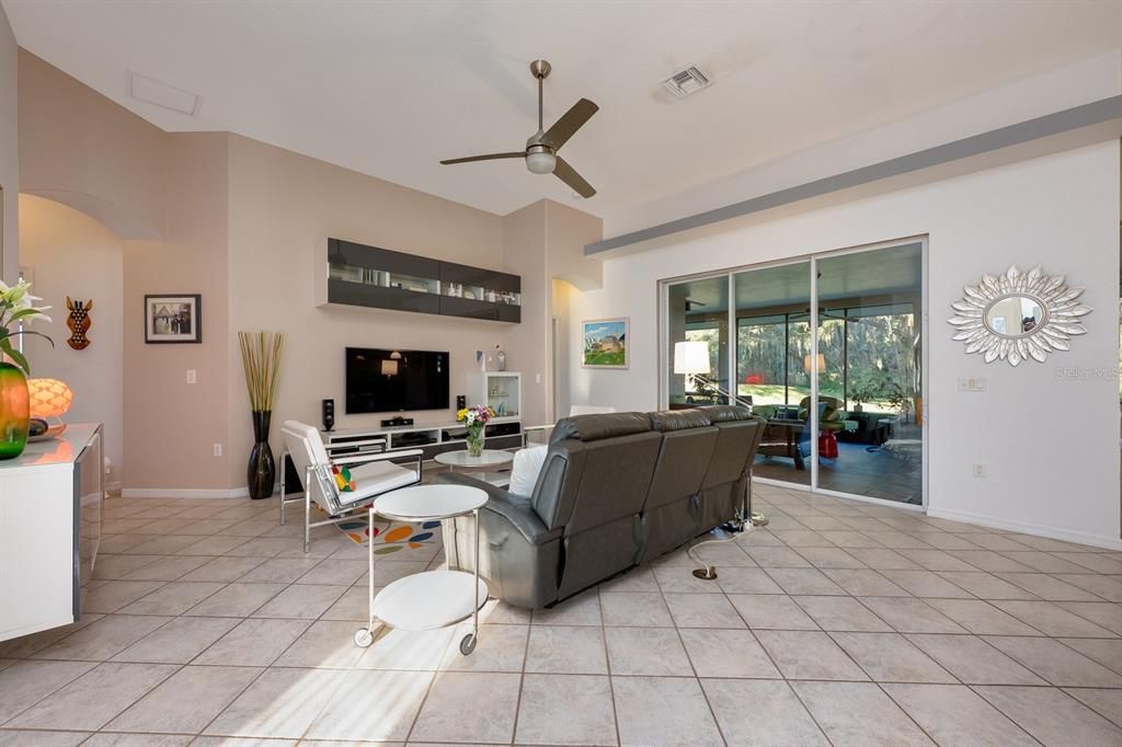 For Sale: $925,000 (4 beds, 3 baths, 2193 Square Feet)