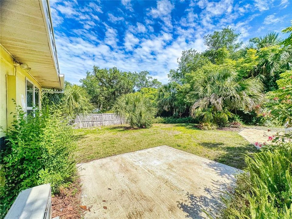 Active With Contract: $299,900 (3 beds, 1 baths, 1398 Square Feet)