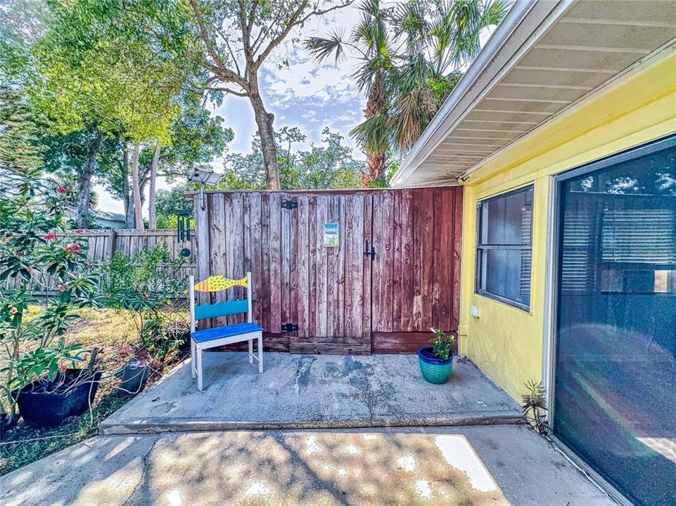 Active With Contract: $299,900 (3 beds, 1 baths, 1398 Square Feet)