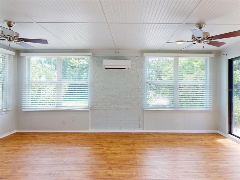 Active With Contract: $299,900 (3 beds, 1 baths, 1398 Square Feet)