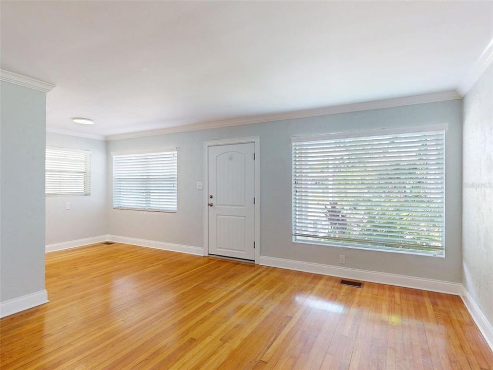 Active With Contract: $299,900 (3 beds, 1 baths, 1398 Square Feet)