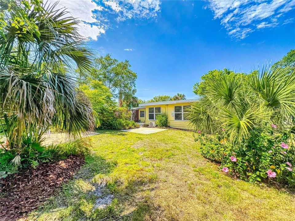 Active With Contract: $299,900 (3 beds, 1 baths, 1398 Square Feet)