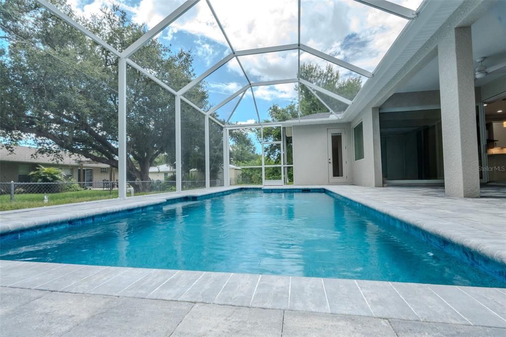 待售: $699,000 (4 贝兹, 2 浴室, 1750 平方英尺)