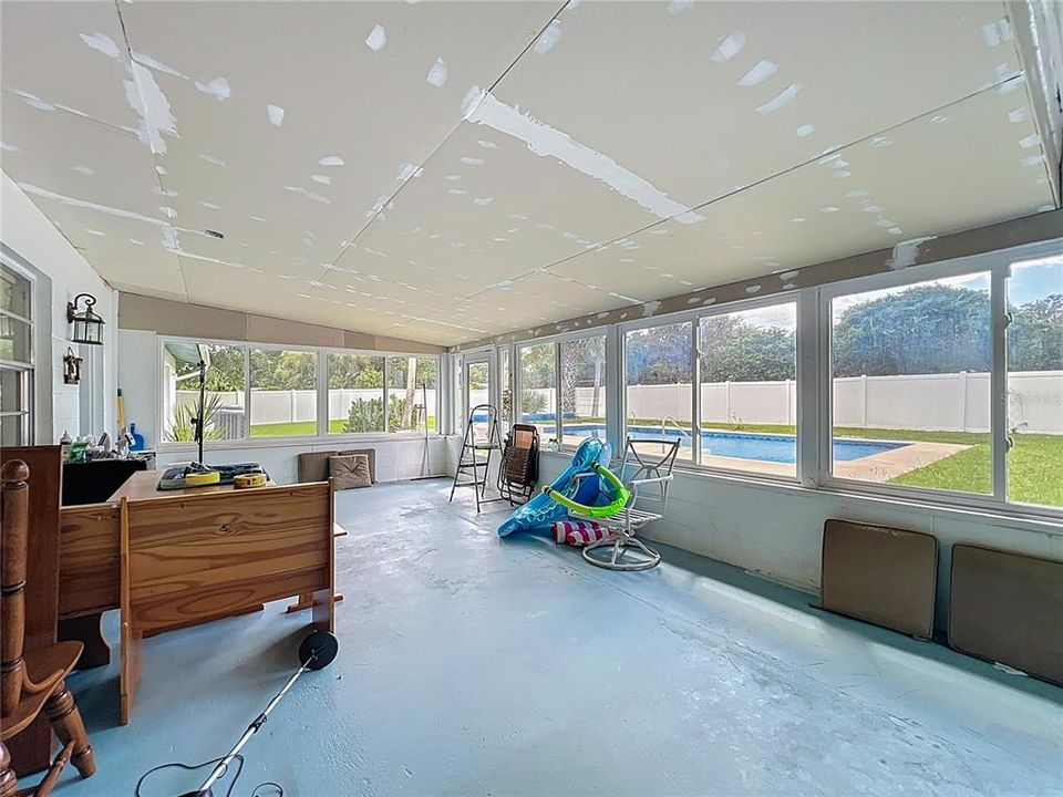 For Sale: $399,000 (5 beds, 4 baths, 2669 Square Feet)