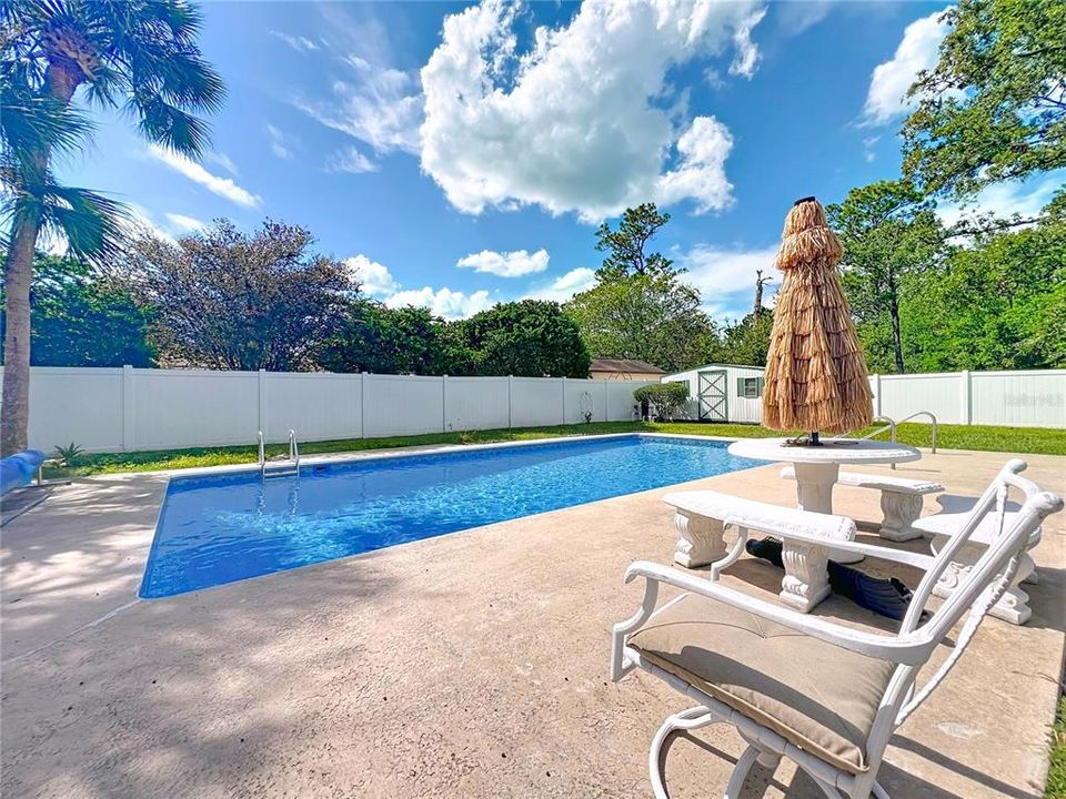 For Sale: $399,000 (5 beds, 4 baths, 2669 Square Feet)