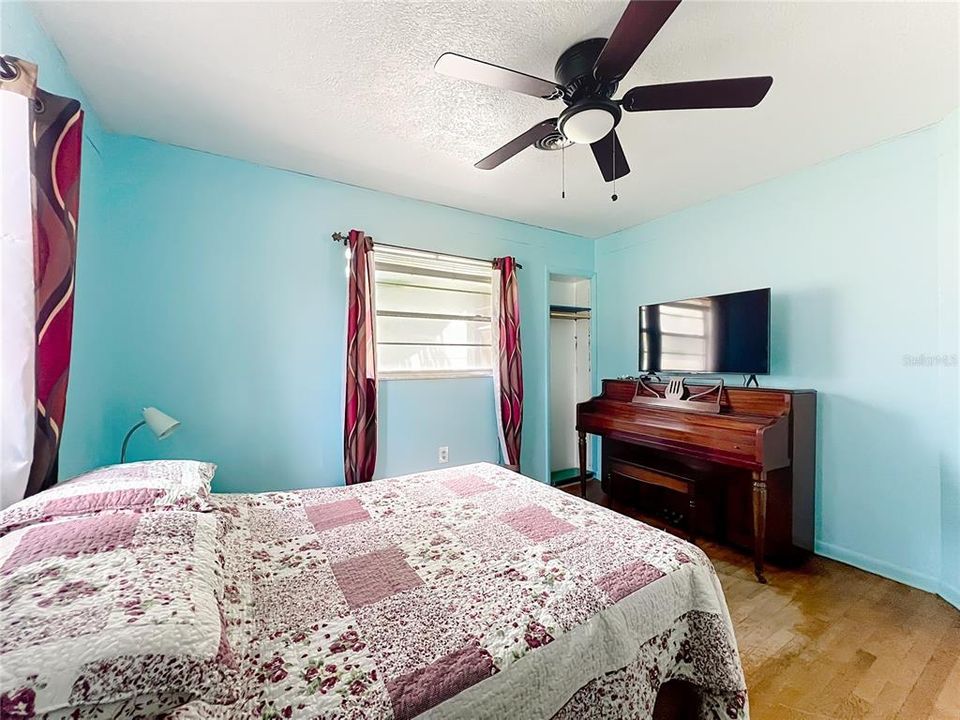 For Sale: $399,000 (5 beds, 4 baths, 2669 Square Feet)