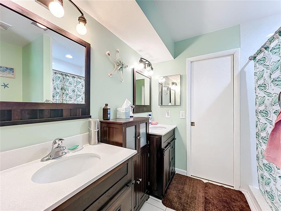 For Sale: $399,000 (5 beds, 4 baths, 2669 Square Feet)