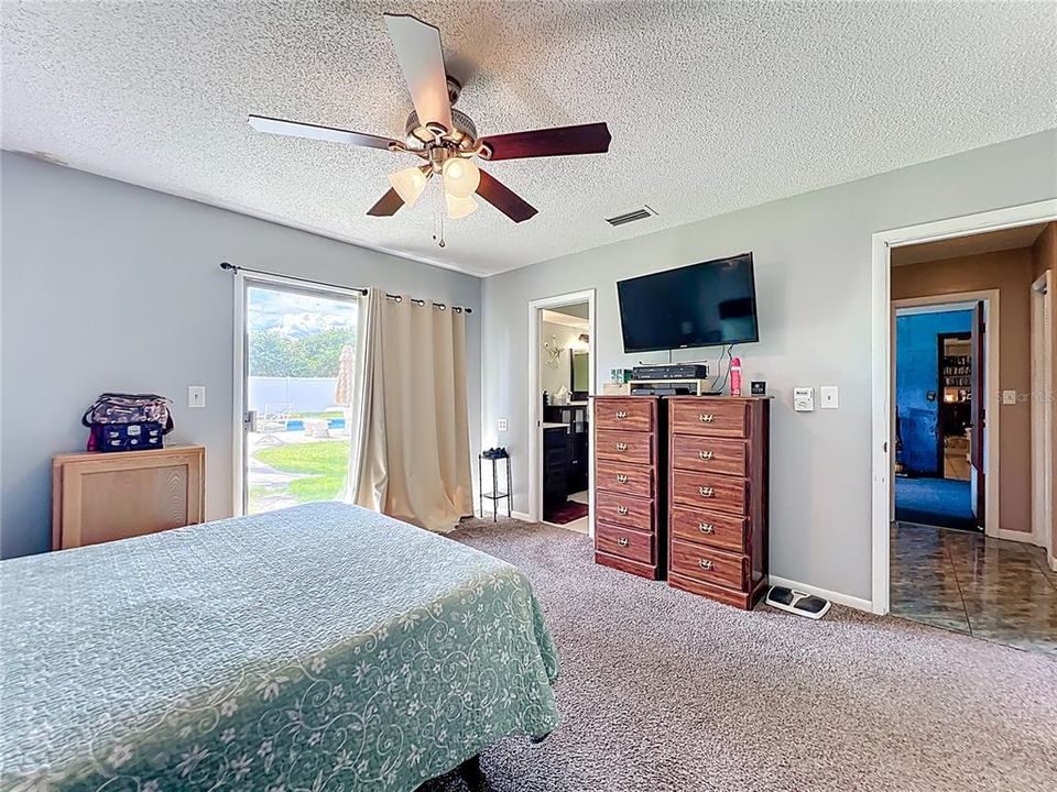 For Sale: $399,000 (5 beds, 4 baths, 2669 Square Feet)