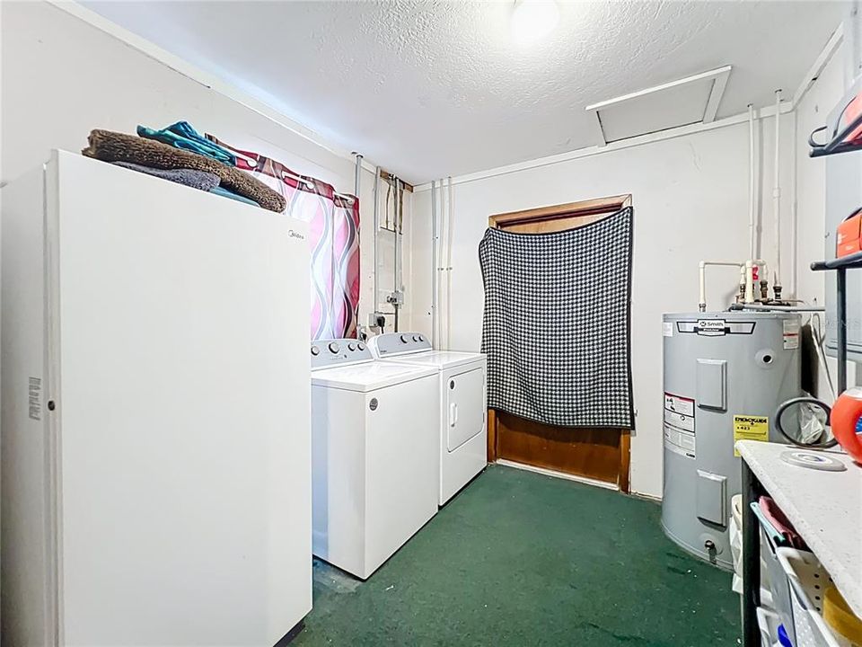 For Sale: $399,000 (5 beds, 4 baths, 2669 Square Feet)