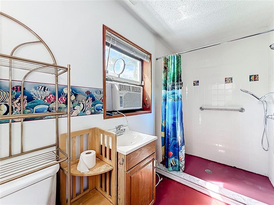 For Sale: $399,000 (5 beds, 4 baths, 2669 Square Feet)