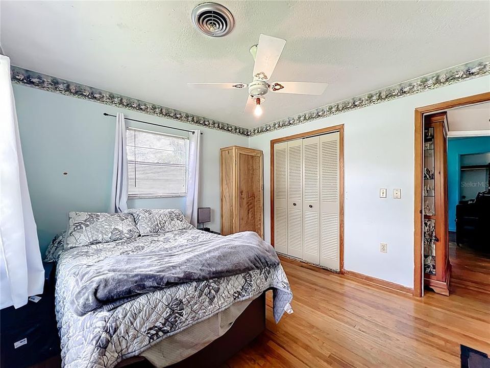 For Sale: $399,000 (5 beds, 4 baths, 2669 Square Feet)