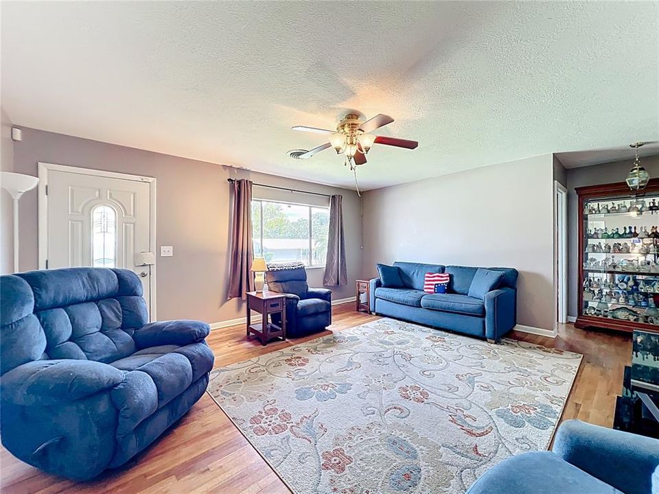 For Sale: $399,000 (5 beds, 4 baths, 2669 Square Feet)