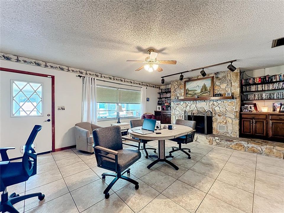 For Sale: $399,000 (5 beds, 4 baths, 2669 Square Feet)