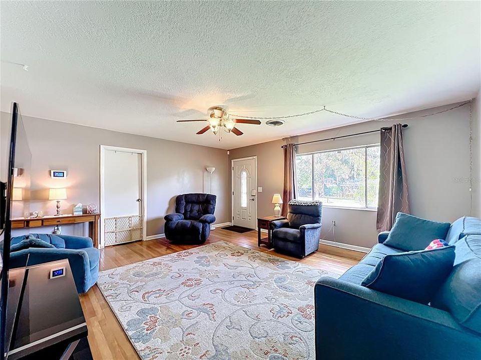 For Sale: $399,000 (5 beds, 4 baths, 2669 Square Feet)