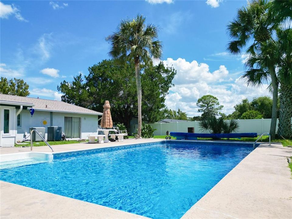 For Sale: $399,000 (5 beds, 4 baths, 2669 Square Feet)