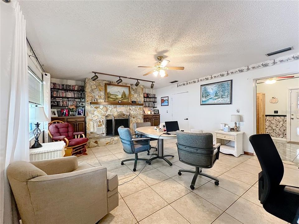 For Sale: $399,000 (5 beds, 4 baths, 2669 Square Feet)